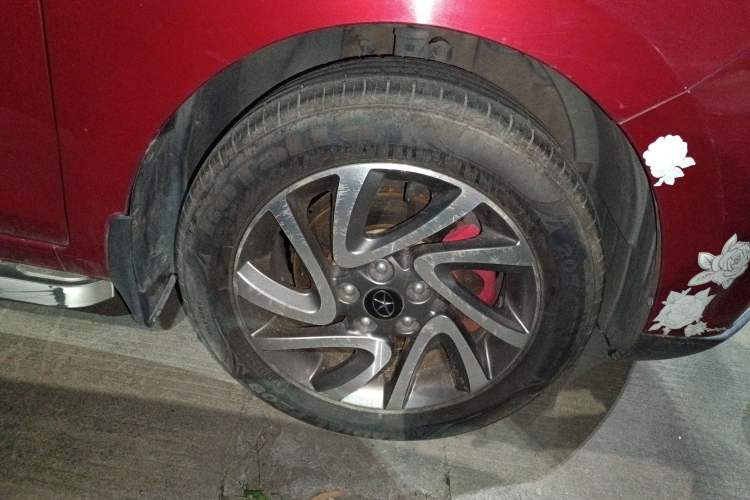 Used JAC Refine S2 2015 1.5L CVT Luxury Smart Version Right Front Wheel Hub