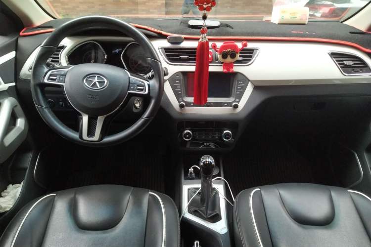 Used JAC Refine S2 2015 1.5L Manual Luxury Smart Model Center Console