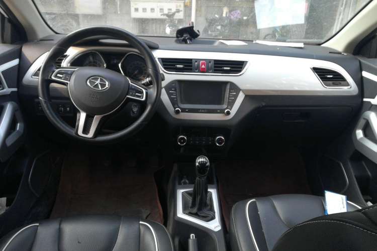 Used JAC Refine S2 2015 1.5L Manual Luxury Smart Model Center Console