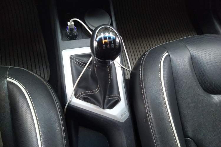 Used JAC Refine S2 2015 1.5L Manual Luxury Smart Model Gear Lever