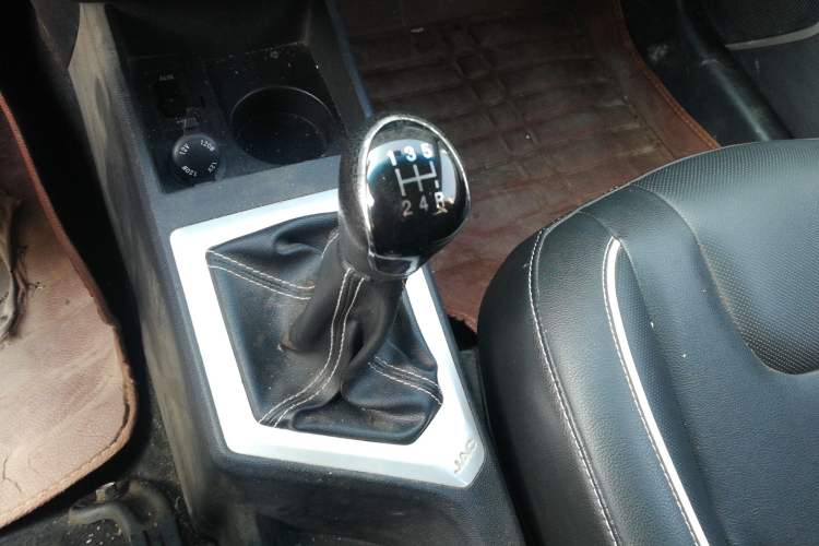 Used JAC Refine S2 2015 1.5L Manual Luxury Smart Model Gear Lever