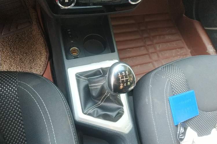 Used JAC Refine S2 2015 1.5L Manual Luxury Model Gear Lever