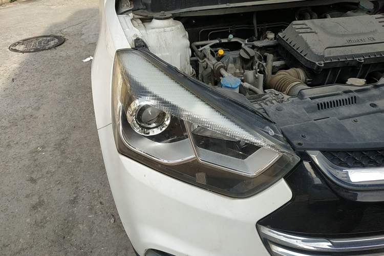 Used JAC Refine S2 2015 1.5L Manual Luxury Smart Model Right Front Headlight