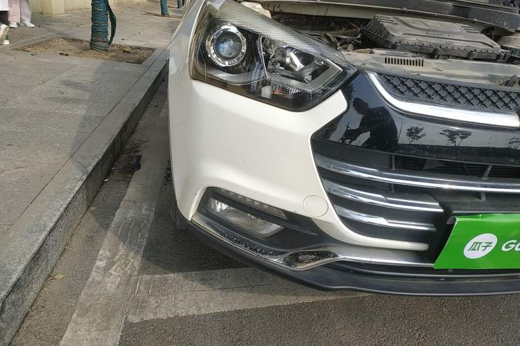 Used JAC Refine S2 2015 1.5L Manual Luxury Model Right Front Headlight