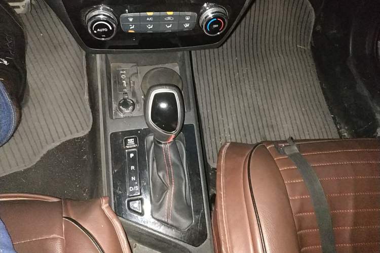 Used JAC Refine S2 2017 1.5L CVT Luxury Smart Model Gear Lever