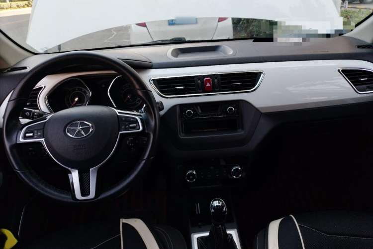 Used JAC Refine S2 2017 1.5L Manual Luxury Model Center Console