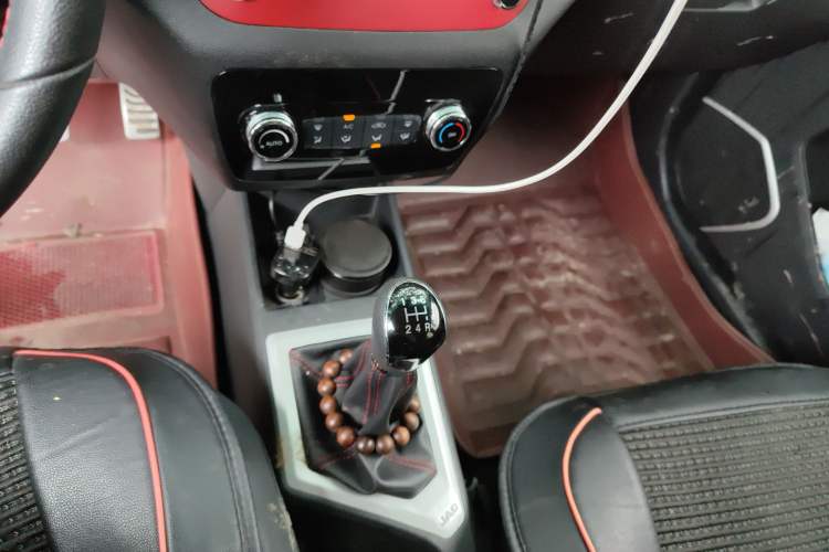 Used JAC Refine S2 2017 1.5L Manual Luxury Smart Model Gear Lever