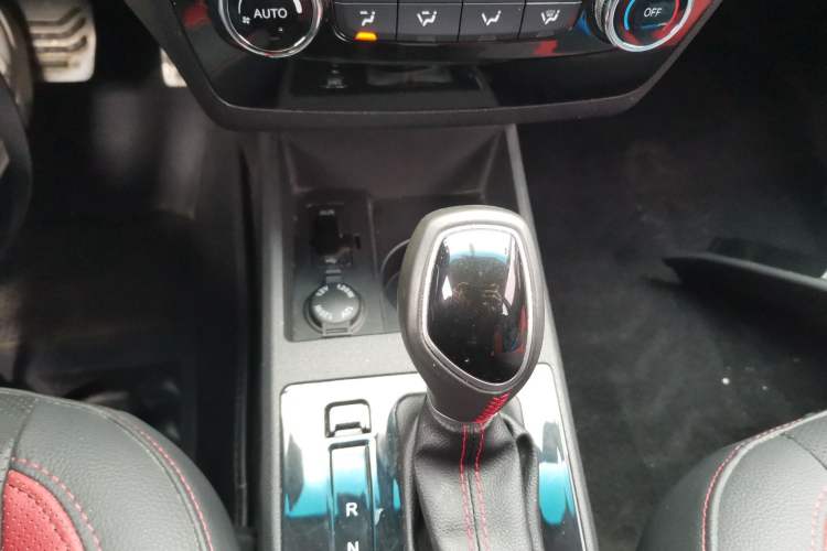Used JAC Refine S2 2017 1.5L CVT Luxury Smart Model Gear Lever