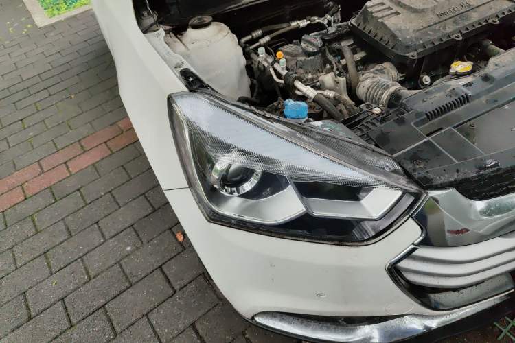Used JAC Refine S2 2017 1.5L Manual Luxury Smart Model Right Front Headlight