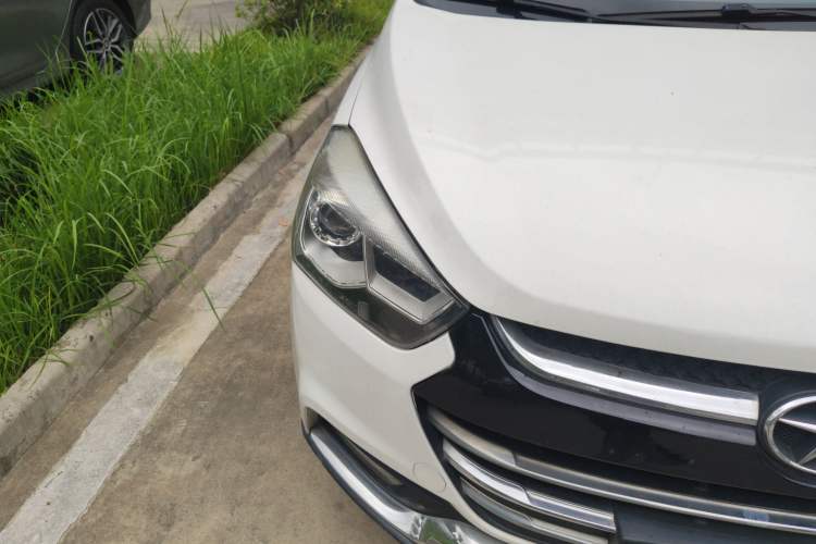 Used JAC Refine S2 2017 1.5L Manual Luxury Model Right Front Headlight