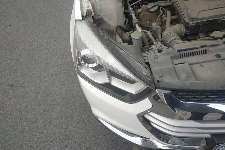 Used JAC Refine S2 2017 1.5L Manual Luxury Connect Edition Right Front Headlight