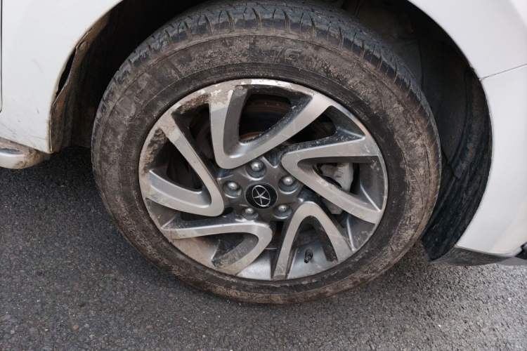 Used JAC Refine S2 2017 1.5L Manual Luxury Model Right Front Wheel Hub