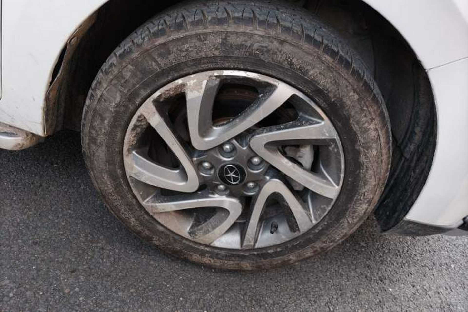 Used JAC Refine S2 2017 1.5L Manual Luxury Model Right Front Wheel Hub