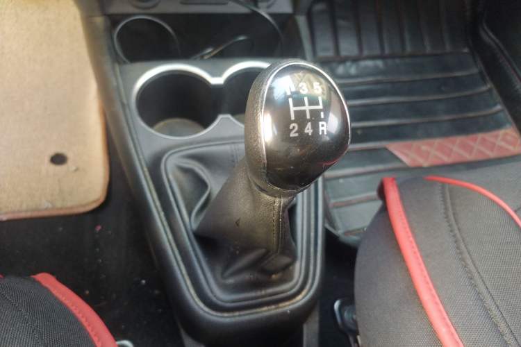 Used JAC Refine S2mini 2017 1.3L Sport Edition Gear Lever