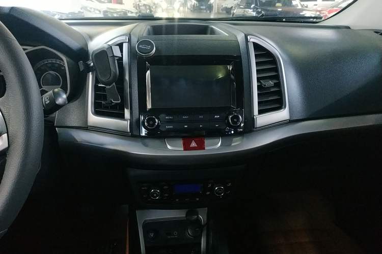 Used JAC Refine S3 2014 1.5L Manual Luxury Smart Model Audio And AC Panel