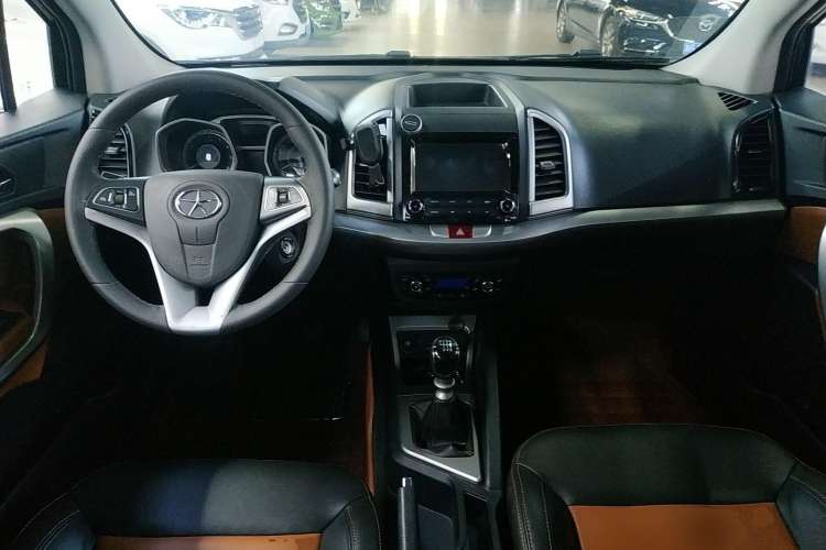 Used JAC Refine S3 2014 1.5L Manual Luxury Smart Model Center Console