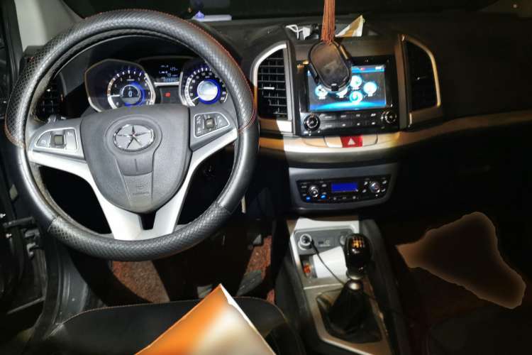 Used JAC Refine S3 2014 1.5L Manual Luxury Smart Model Center Console