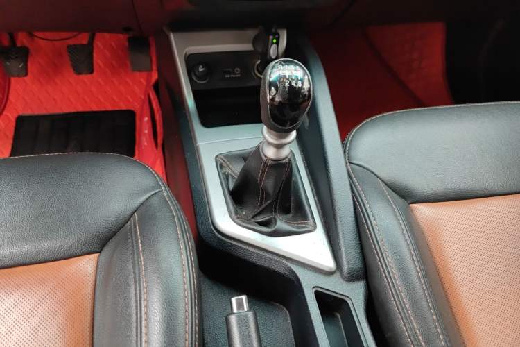 Used JAC Refine S3 2014 1.5L Manual Luxury Smart Model Gear Lever