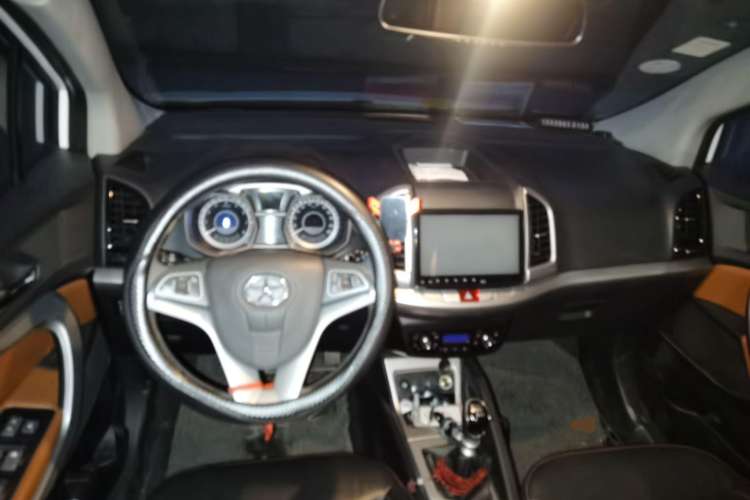 Used JAC Refine S3 2014 1.5L Manual Luxury Smart Model Center Console