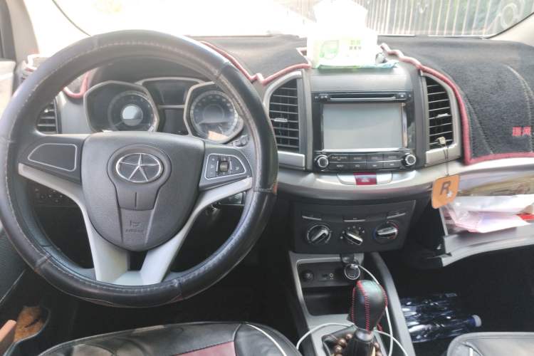 Used JAC Refine S3 2014 1.5L Manual Luxury Model Center Console