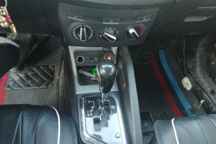 Used JAC Refine S3 2014 1.5L CVT Luxury Version Gear Lever