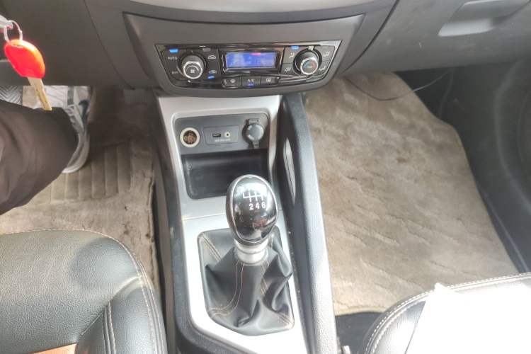 Used JAC Refine S3 2014 1.5L Manual Luxury Model Gear Lever