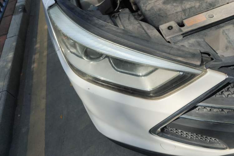 Used JAC Refine S3 2014 1.5L Manual Luxury Model Right Front Headlight