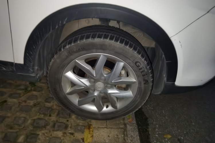 Used JAC Refine S3 2014 1.5L Manual Luxury Smart Model Right Front Wheel Hub