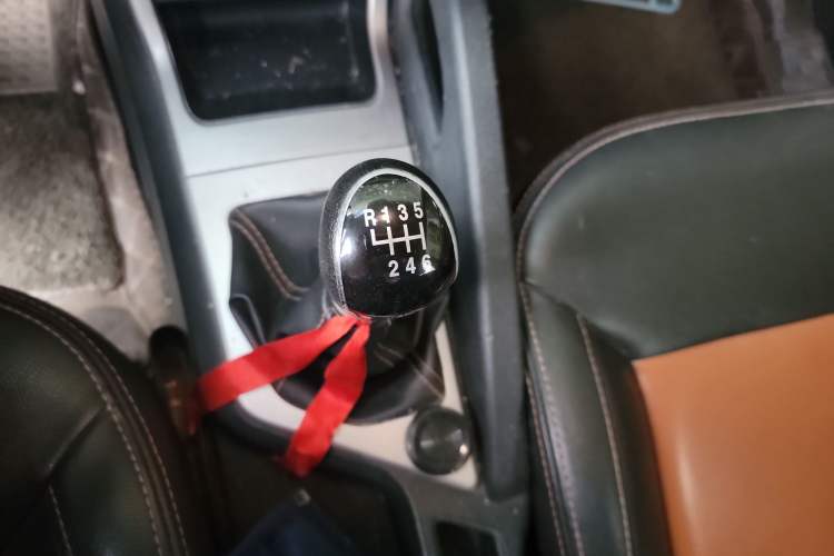 Used JAC Refine S3 2015 1.5L Manual Luxury Smart Deluxe Edition Gear Lever