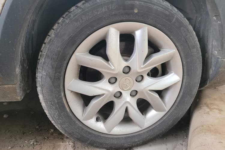 Used JAC Refine S3 2015 1.5L Manual Luxury Smart Deluxe Edition Right Front Wheel Hub