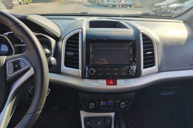 Used JAC Refine S3 2016 1.5L Manual Luxury Smart Version Interior 3