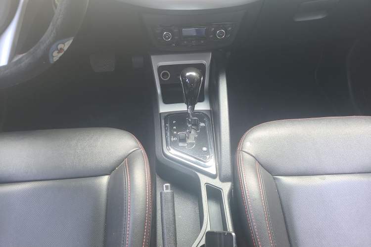 Used JAC Refine S3 2016 1.5L CVT Luxury Smart Version Gear Lever