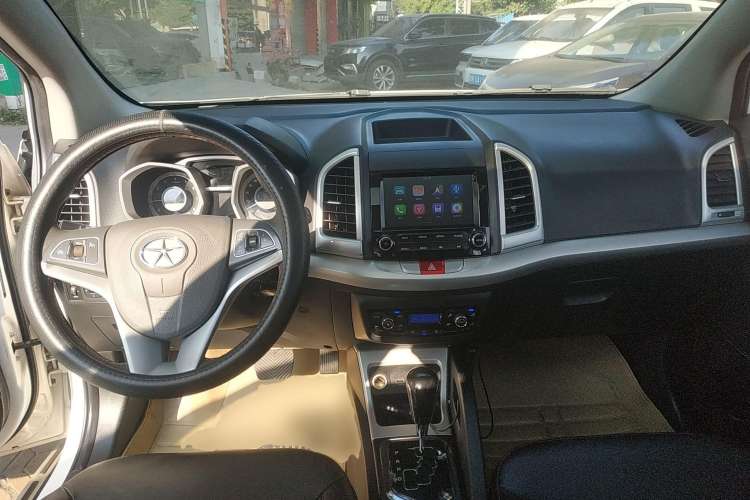 Used JAC Refine S3 2016 1.5L CVT Luxury Smart Premium Edition Center Console