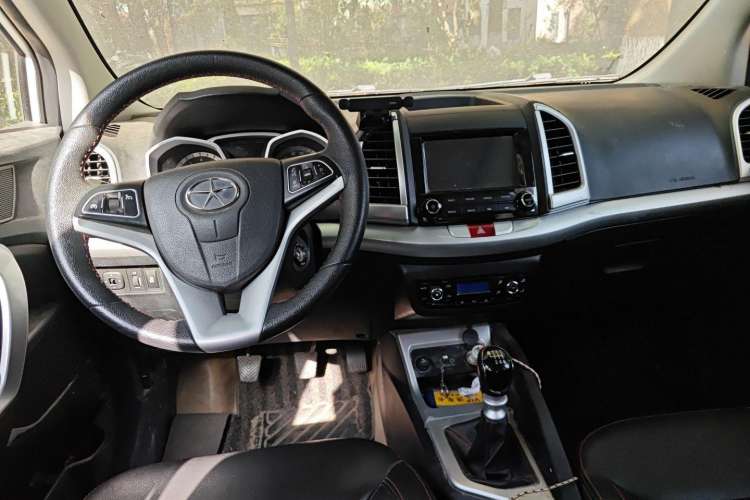 Used JAC Refine S3 2016 1.5L Manual Luxury Smart Version Center Console