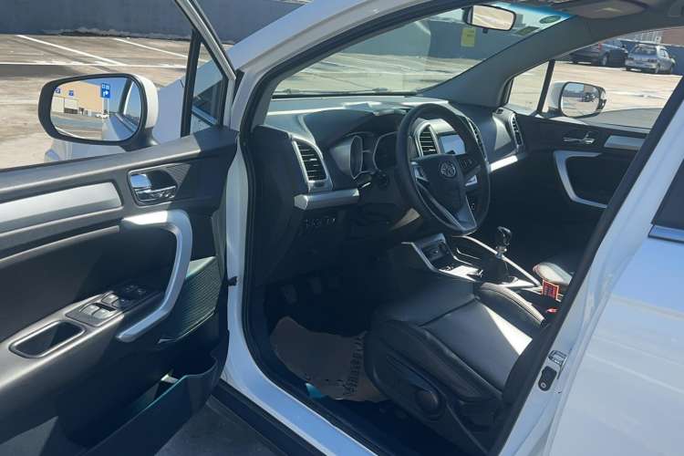 Used JAC Refine S3 2016 1.5L Manual Luxury Smart Version Driver Seat