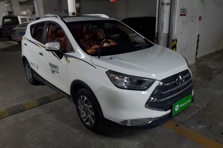 Used JAC Refine S3 2016 1.5L CVT Luxury Smart Premium Edition Front Right 45 Deg