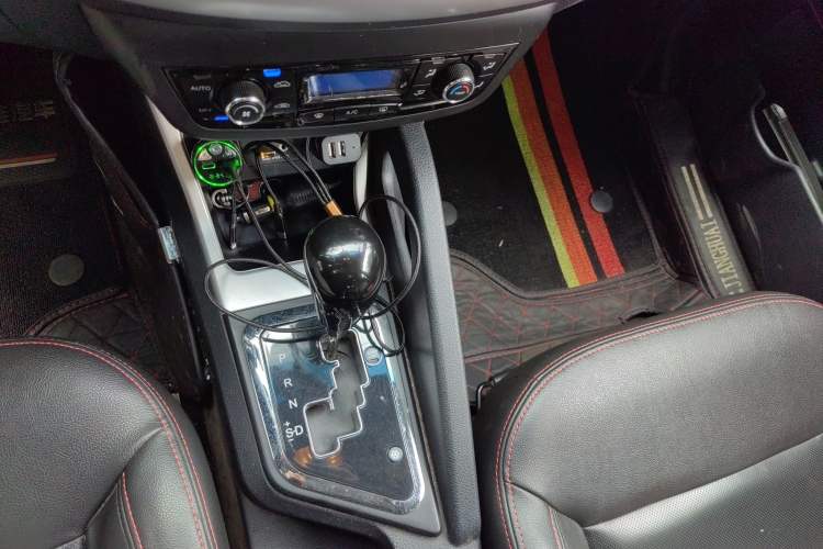 Used JAC Refine S3 2016 1.5L CVT Luxury Smart Premium Edition Gear Lever