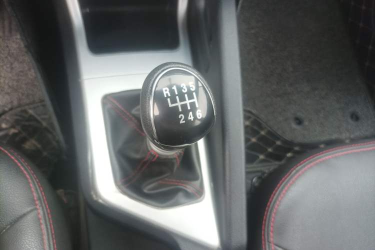 Used JAC Refine S3 2016 1.5L Manual Luxury Smart Premium Edition Gear Lever