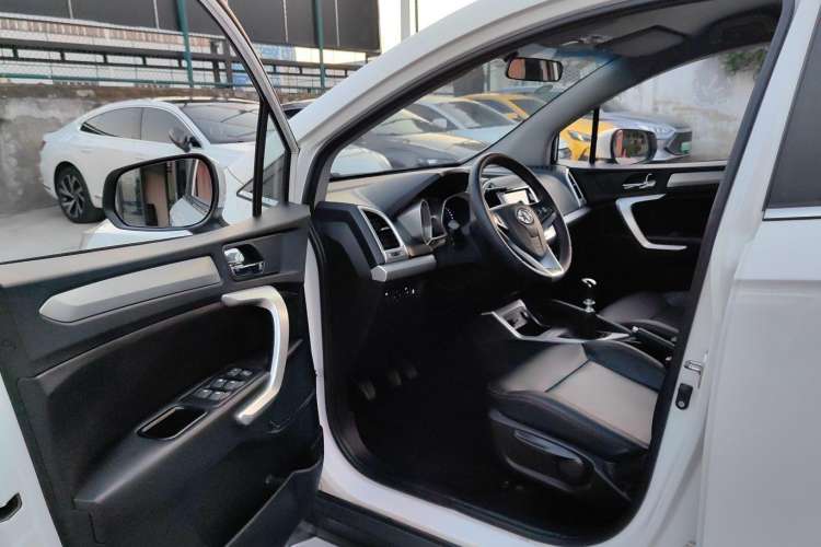 Used JAC Refine S3 2016 1.5L Manual Luxury Smart Version Interior 2