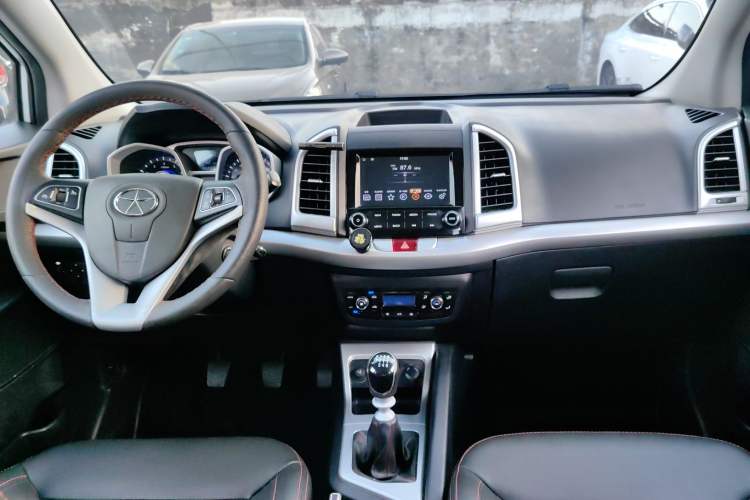 Used JAC Refine S3 2016 1.5L Manual Luxury Smart Version Interior 3