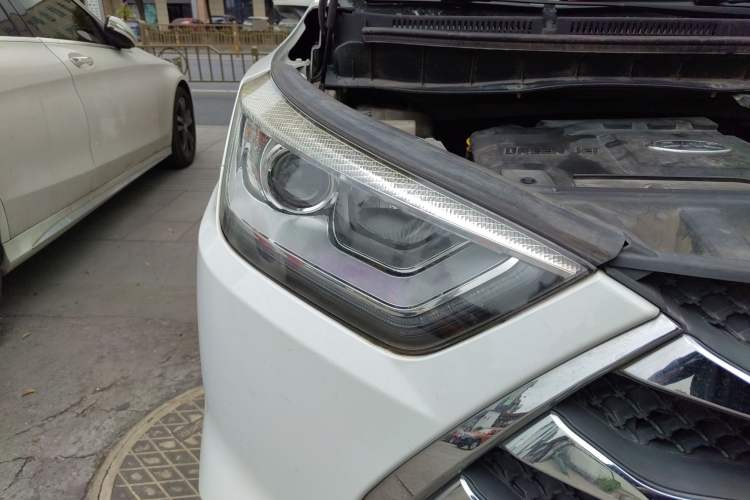 Used JAC Refine S3 2016 1.5L CVT Luxury Smart Premium Edition Right Front Headlight