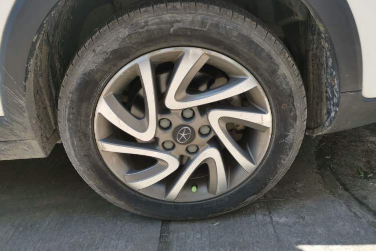 Used JAC Refine S3 2016 1.5L Manual Luxury Smart Version Right Front Wheel Hub