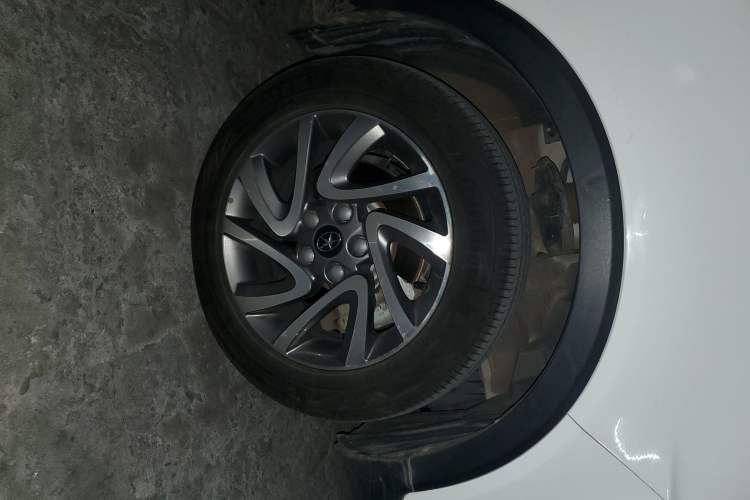 Used JAC Refine S3 2016 1.5L CVT Luxury Smart Premium Edition Right Front Wheel Hub