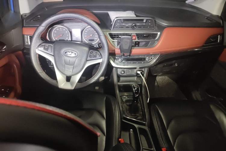 Used JAC Refine S3 2017 1.5L Manual Luxury Model Center Console