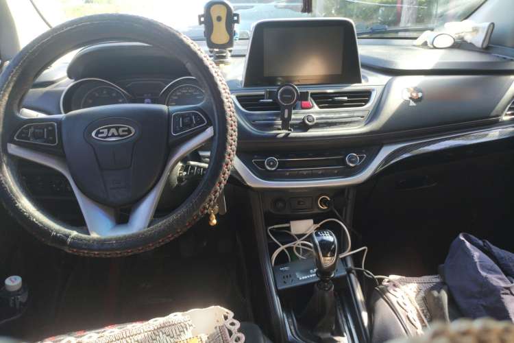 Used JAC Refine S3 2017 1.5L Manual Luxury Smart Model Center Console