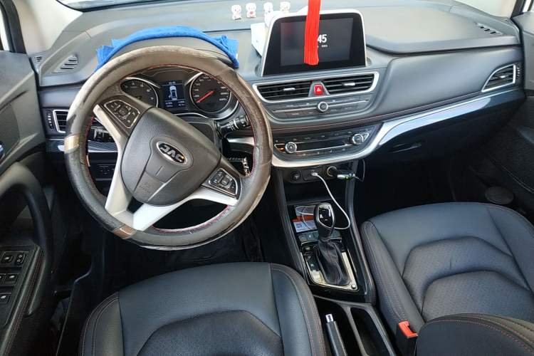 Used JAC Refine S3 2017 1.6L CVT Luxury Smart Model Center Console