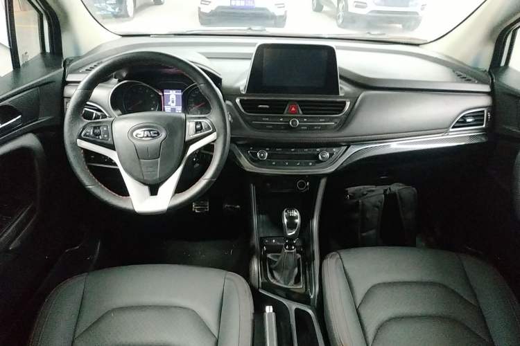 Used JAC Refine S3 2017 1.6L Manual Luxury Smart Model Center Console