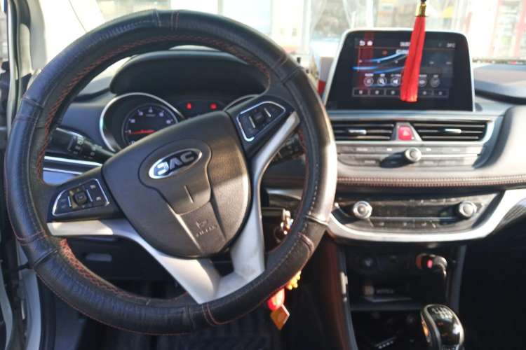 Used JAC Refine S3 2017 1.6L Manual Luxury Smart Model Center Console