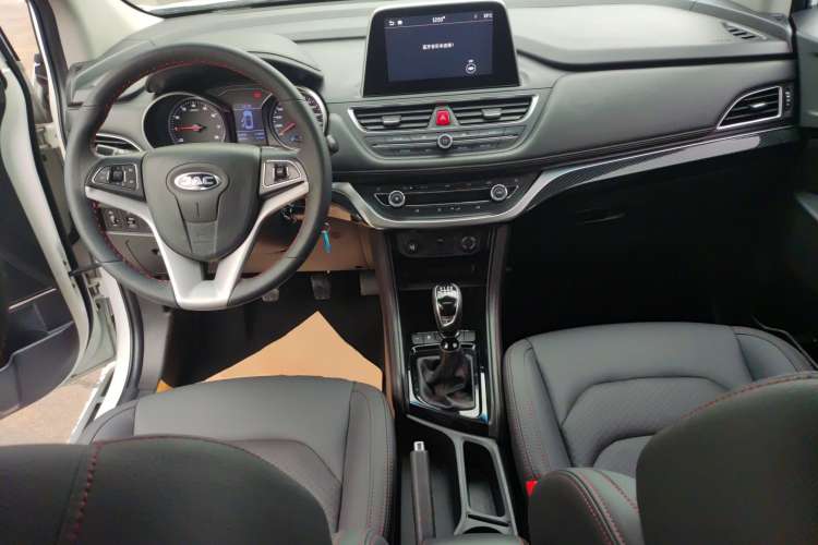 Used JAC Refine S3 2017 1.5L Manual Luxury Smart Model Center Console