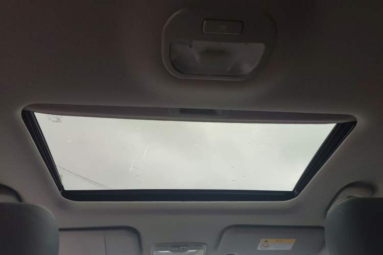 Used JAC Refine S3 2017 1.5L Manual Luxury Smart Model Headliner